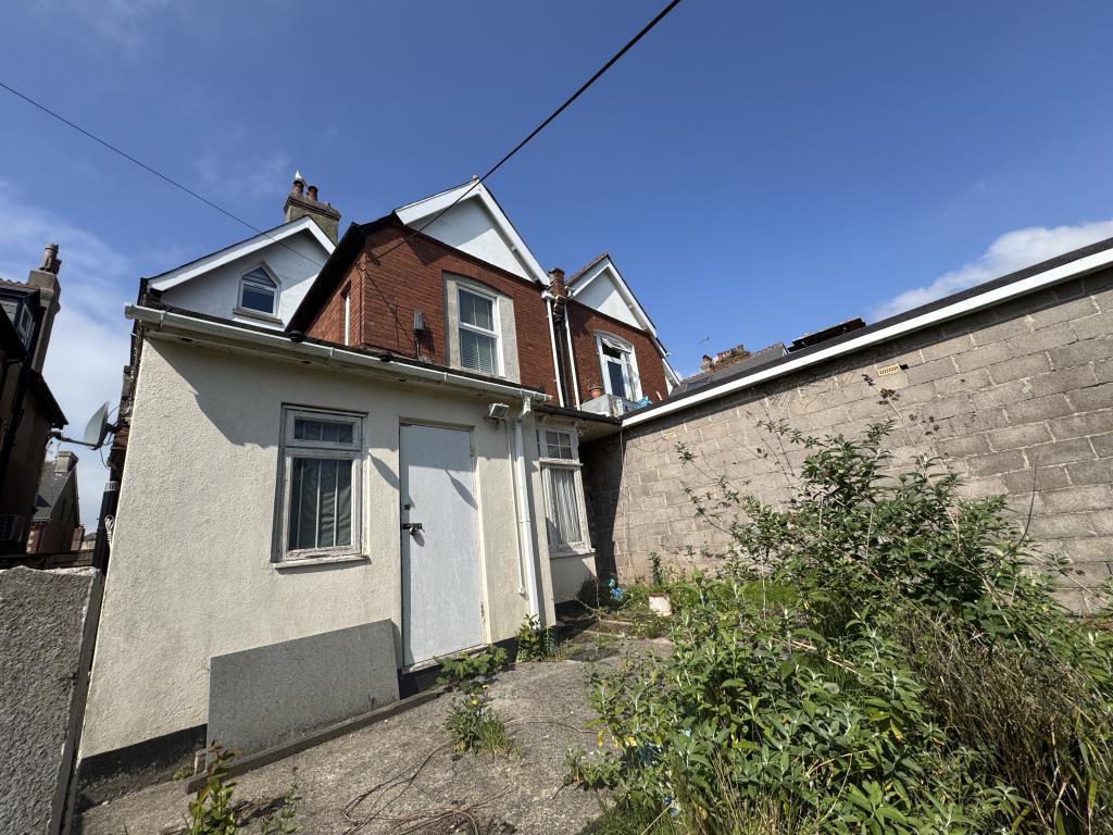 Lot: 39 - GROUND FLOOR SHOP AND FLAT FOR COMPLETION - Rear view of the property